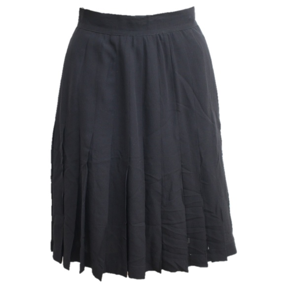Escada Dresses & Skirts - NEW Escada 100% Silk Black Pleated Skirt M
